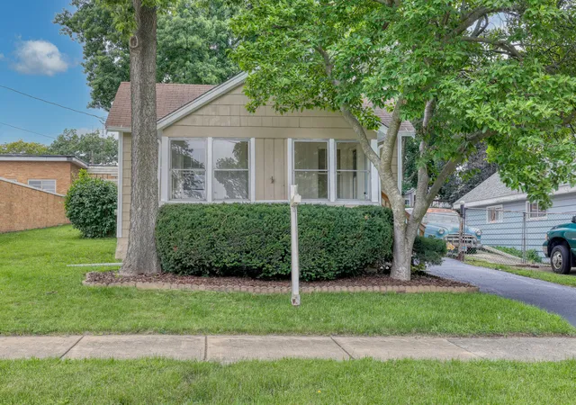 Homes for sale in Aurora, IL | 947 Mason Ave, Aurora, IL 60506 | MLS# 12700318