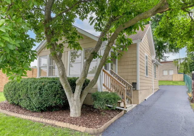 Homes for sale in Aurora, IL | 947 Mason Ave, Aurora, IL 60506 | MLS# 12700318