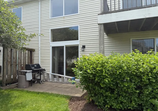 2nd image of 1150 Hawthorne Ln, Elk Grove Village, IL 60007