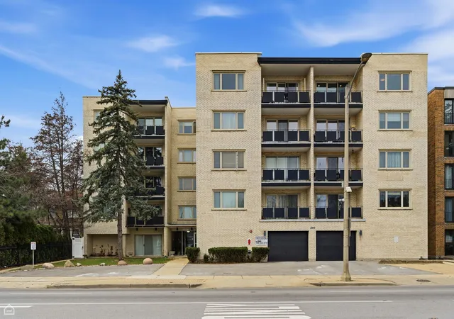 2nd image of 1010 N Harlem Ave #504, River Forest, IL 60305 | MLS# 12700325