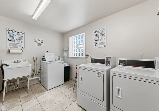2nd image of 1010 N Harlem Ave, River Forest, IL 60305