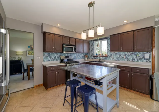 Homes for sale in Batavia, IL | 1471 Holbrook Ln, Batavia, IL 60510 | MLS# 12700346