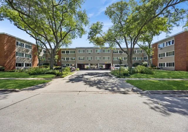1st image of 1139 Leavitt Ave #305, Flossmoor, IL 60422 | MLS# 12700351