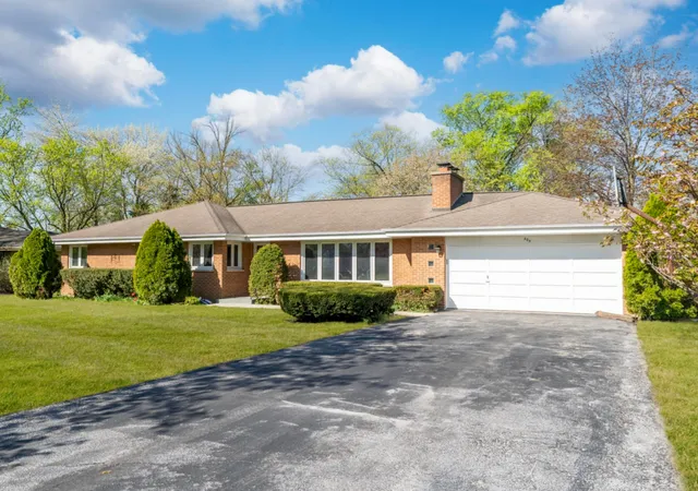 Homes for sale in Prospect Heights, IL | 404 Tomah Ave, Prospect Heights, IL 60070 | MLS# 12700363