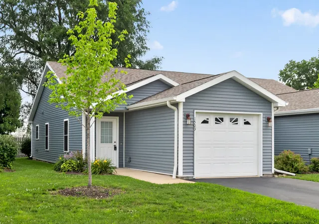 Homes for sale in Dixon, IL | 1503 Eadens Pl, Dixon, IL 61021 | MLS# 12700382