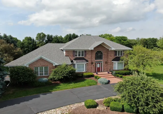 Homes for sale in Rockford, IL | 520 Schauer Ln, Rockford, IL 61107 | MLS# 12700387
