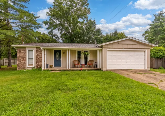 Photo 1 of Single family home for sale at 615 S Emerald Ln, Carbondale, IL 62901 | MLS# 12700394 | Listing updated on 2026-09-14
