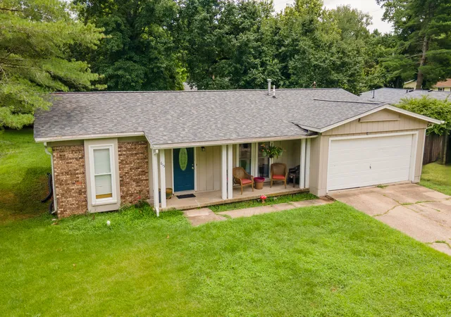 Photo 2 of Single family home for sale at 615 S Emerald Ln, Carbondale, IL 62901 | MLS# 12700394 | Listing updated on 2026-09-14