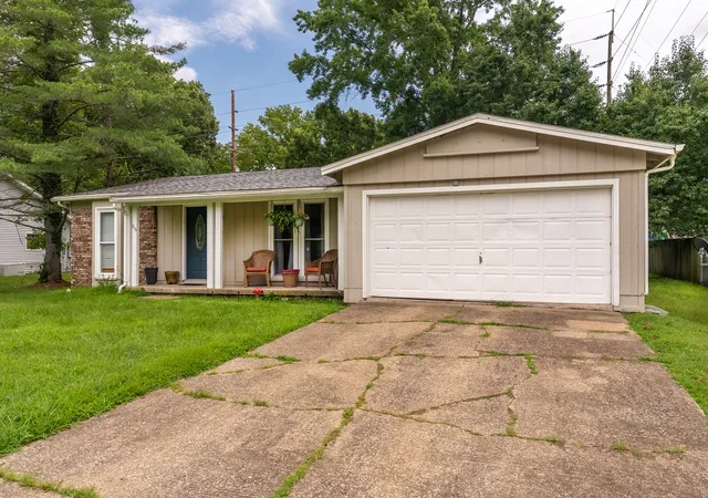 Photo 3 of Single family home for sale at 615 S Emerald Ln, Carbondale, IL 62901 | MLS# 12700394 | Listing updated on 2026-09-14