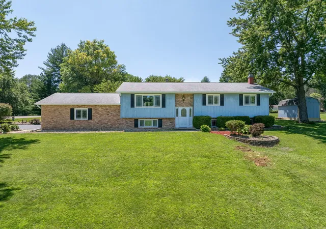 Homes for sale in Geneseo, IL | 47 Heather Ct, Geneseo, IL 61254 | MLS# 12700402