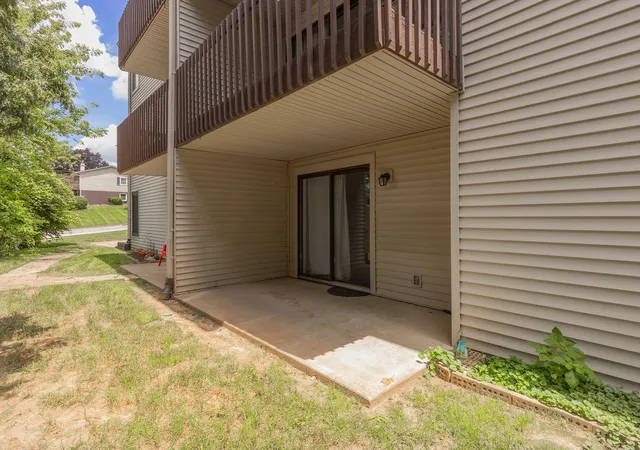 Homes for sale in Moline, IL | 1205 35th Street Drive, Moline, IL 61265 | Houzeo