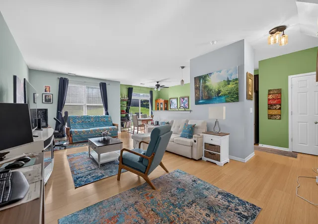 5th image of 6N285 Whitmore Cir #D, St. Charles, IL 60174 | MLS# 12700421