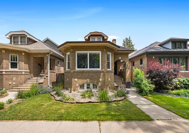 Homes for sale in Chicago, IL | 6141 N Maplewood Ave, Chicago, IL 60659 | MLS# 12700429