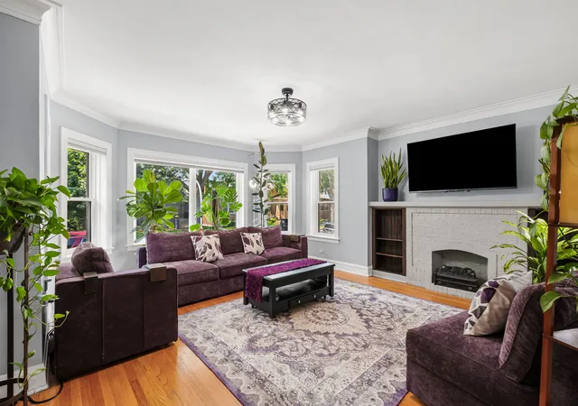 Homes for sale in Chicago, IL | 6141 N Maplewood Ave, Chicago, IL 60659 | MLS# 12700429