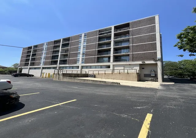 5th image of 1043 S York Rd #202, Bensenville, IL 60106 | MLS# 12700430