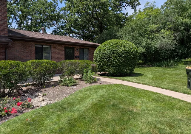 Homes for sale in Lake Zurich, IL | 1231 Geneva Ln, Lake Zurich, IL 60047 | MLS# 12700433