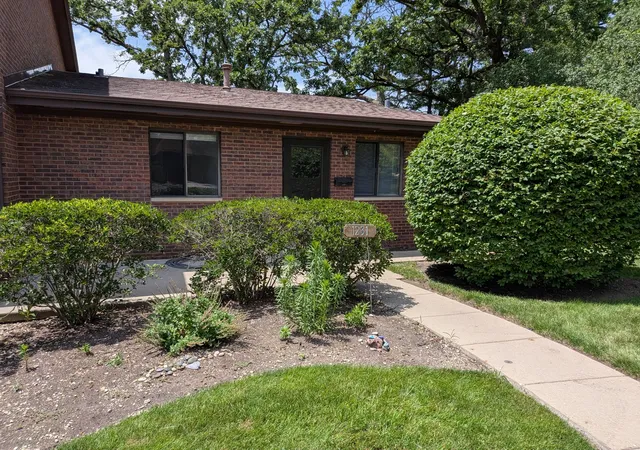 Homes for sale in Lake Zurich, IL | 1231 Geneva Ln, Lake Zurich, IL 60047 | MLS# 12700433