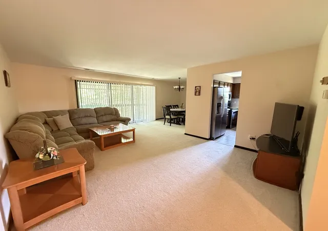 Homes for sale in Willowbrook, IL | 6135 Essex Ct #D, Willowbrook, IL 60527 | MLS# 12700436