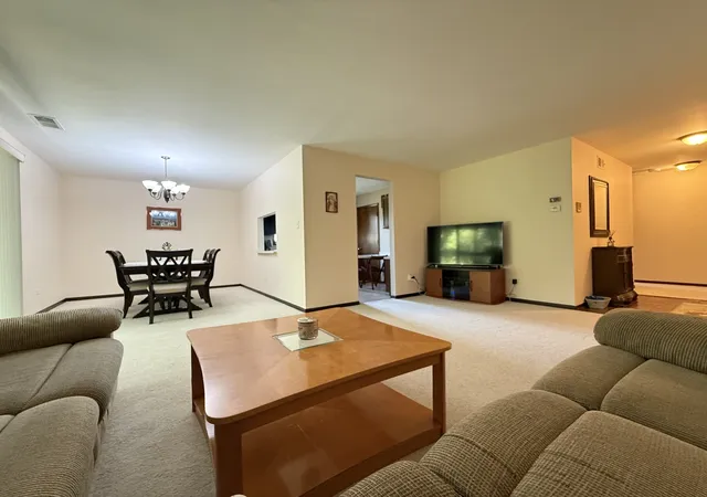 Homes for sale in Willowbrook, IL | 6135 Essex Ct #D, Willowbrook, IL 60527 | MLS# 12700436