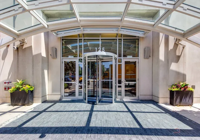 Homes for sale in Chicago, IL | 125 S Jefferson St #3204, Chicago, IL 60661 | MLS# 12700440