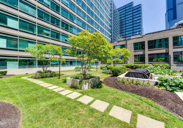 Homes for sale in Chicago, IL | 125 S Jefferson Street, Chicago, IL 60661 | Houzeo