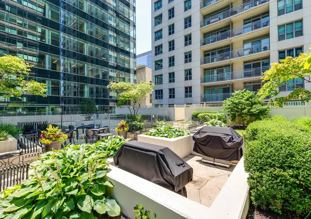 Homes for sale in Chicago, IL | 125 S Jefferson St #3204, Chicago, IL 60661 | MLS# 12700440