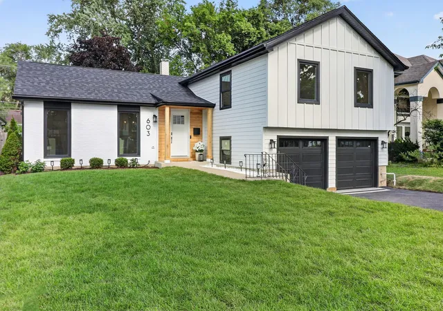 Homes for sale in Hinsdale, IL | 603 Justina St, Hinsdale, IL 60521 | MLS# 12700441