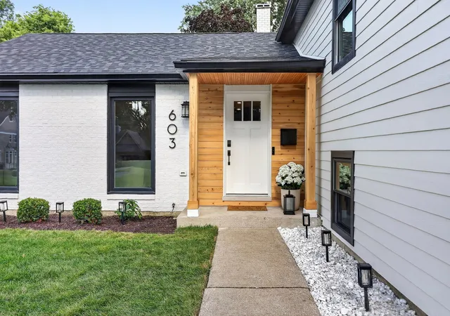 Homes for sale in Hinsdale, IL | 603 Justina St, Hinsdale, IL 60521 | MLS# 12700441