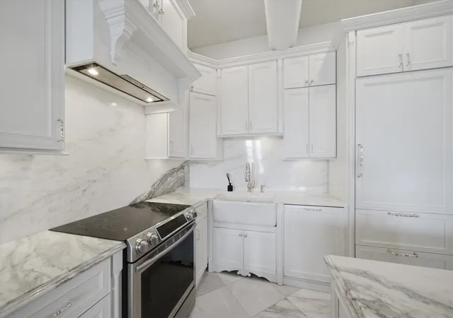 Listing Photo 3 - Condo for sale in building located at 3323 N Paulina St, Chicago, IL 60657 - Unit #3F