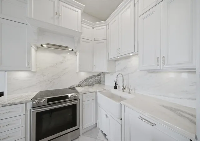 Listing Photo 4 - Condo for sale in building located at 3323 N Paulina St, Chicago, IL 60657 - Unit #3F