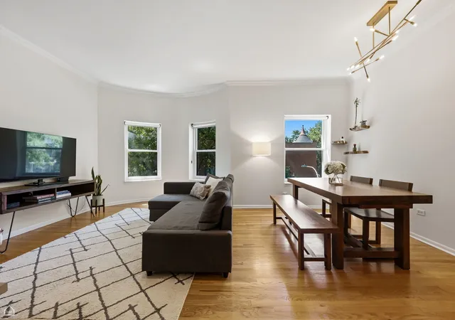 4th image of 1044 W Byron St #2E, Chicago, IL 60613 | MLS# 12700471