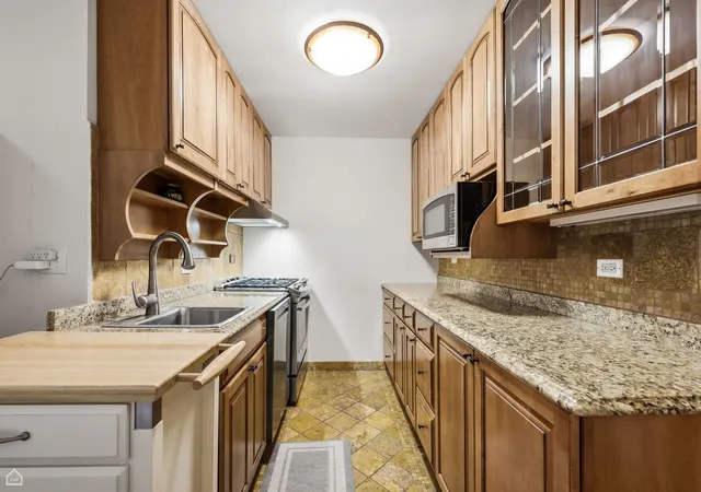 5th image of 1044 W Byron St #2E, Chicago, IL 60613 | MLS# 12700471