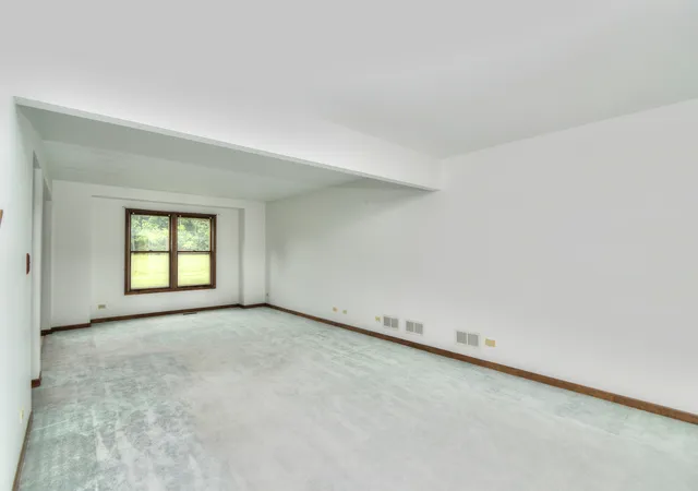 Photo 4 of Single family home for sale at 650 Lavina Ct, Bolingbrook, IL 60440 | MLS# 12700473 | Listing updated on 2026-10-05