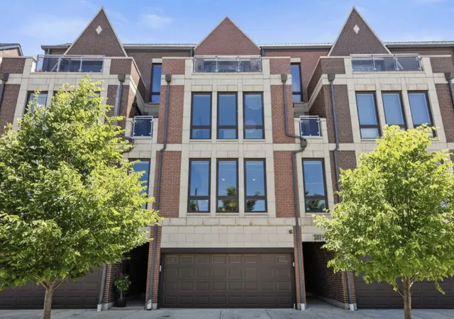 1st image of 3901 S Lake Park Ave #D, Chicago, IL 60653 | MLS# 12700474
