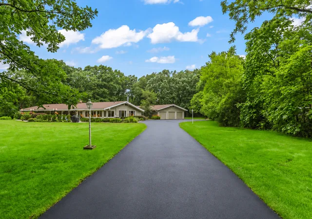 Photo 3 of Single family home for sale at 1843 Hanover Ln, Flossmoor, IL 60422 | MLS# 12700490 | Listing updated on 2026-07-19