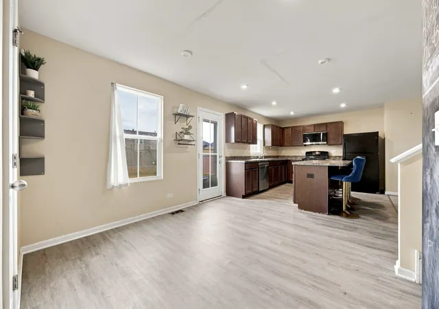 Photo 3 of Single family home for sale at 300 Carriage Ln, Joliet, IL 60433 | MLS# 12700504 | Listing updated on 2026-09-22