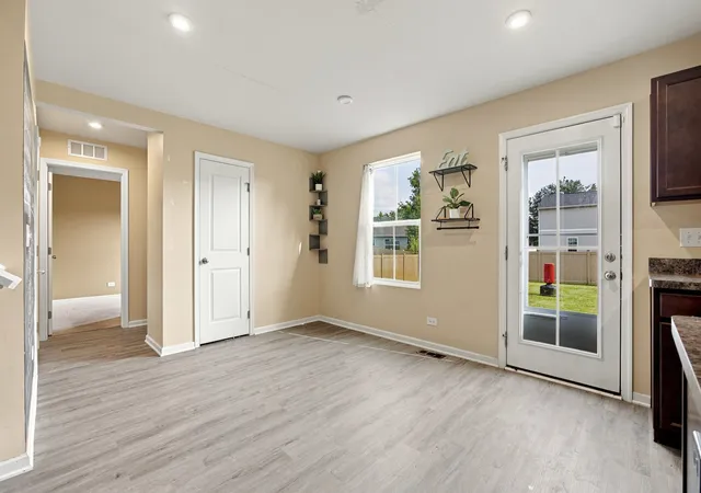 Photo 4 of Single family home for sale at 300 Carriage Ln, Joliet, IL 60433 | MLS# 12700504 | Listing updated on 2026-09-22
