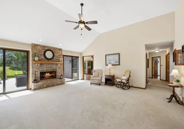 5th image of 6N731 Willowbrook Dr, Saint Charles, IL 60175 | MLS# 12700520