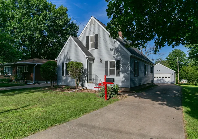 Homes for sale in Rock Island, IL | 2424 28th St, Rock Island, IL 61201 | MLS# 12700528