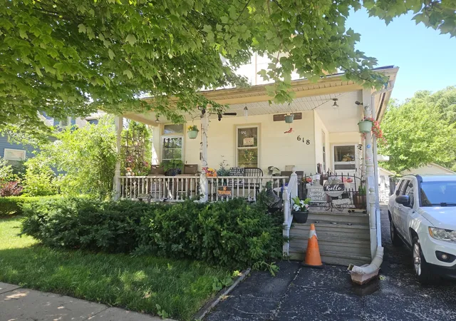 Homes for sale in Elgin, IL | 618 Washburn St, Elgin, IL 60123 | MLS# 12700552