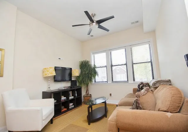3rd image of 2110 W 18Th Pl, Chicago, IL 60608 | MLS# 12700558