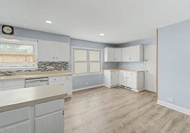 4th image of 770 Cordial Dr, Des Plaines, IL 60018 | MLS# 12700570