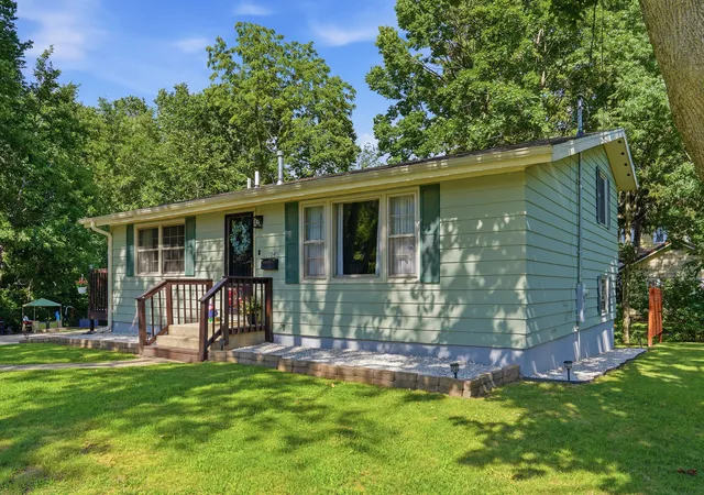 Homes for sale in Dixon, IL | 1104 Elm Pl, Dixon, IL 61021 | MLS# 12700606