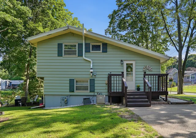 Homes for sale in Dixon, IL | 1104 Elm Pl, Dixon, IL 61021 | MLS# 12700606