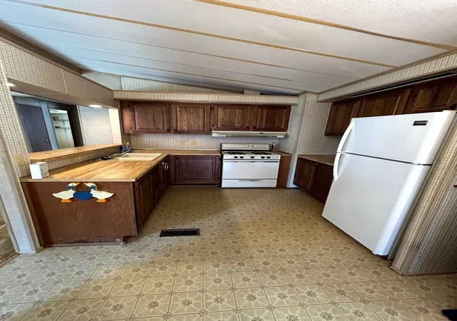 3rd image of 880 Carmella Ln, Elgin, IL 60120 | MLS# 12700632