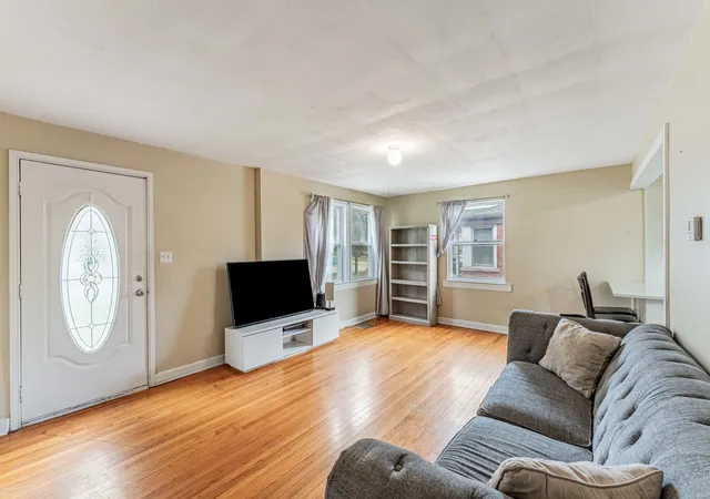 4th image of 409 Englewood Ave, Hillside, IL 60162 | MLS# 12700639