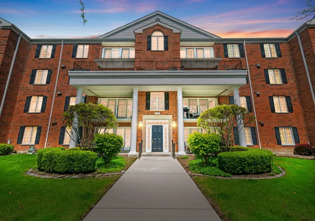 Homes for sale in Clarendon Hills, IL | 326 Park Ave #21, Clarendon Hills, IL 60514 | MLS# 12700646