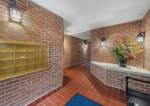 3rd image of 326 Park Ave, Clarendon Hills, IL 60514