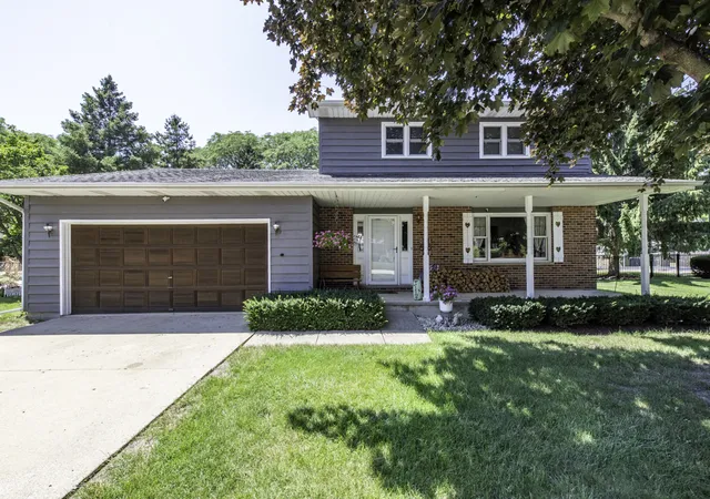 Photo 1 of Single family home for sale at 512 Cavin Ave, Winthrop Harbor, IL 60096 | MLS# 12700652 | Listing updated on 2026-09-02