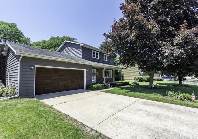 Photo 2 of Single family home for sale at 512 Cavin Ave, Winthrop Harbor, IL 60096 | MLS# 12700652 | Listing updated on 2026-09-02